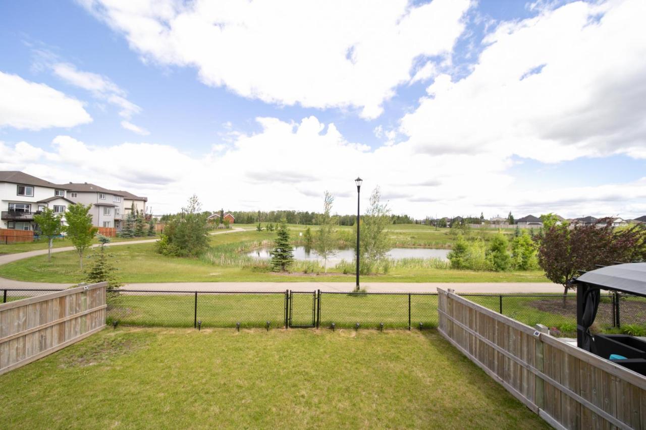 Lakeview Luxury Home - Double Garage Parking - Foosball Table - King Beds - Fast Wi-Fi -Free Netflix Edmonton Exteriör bild