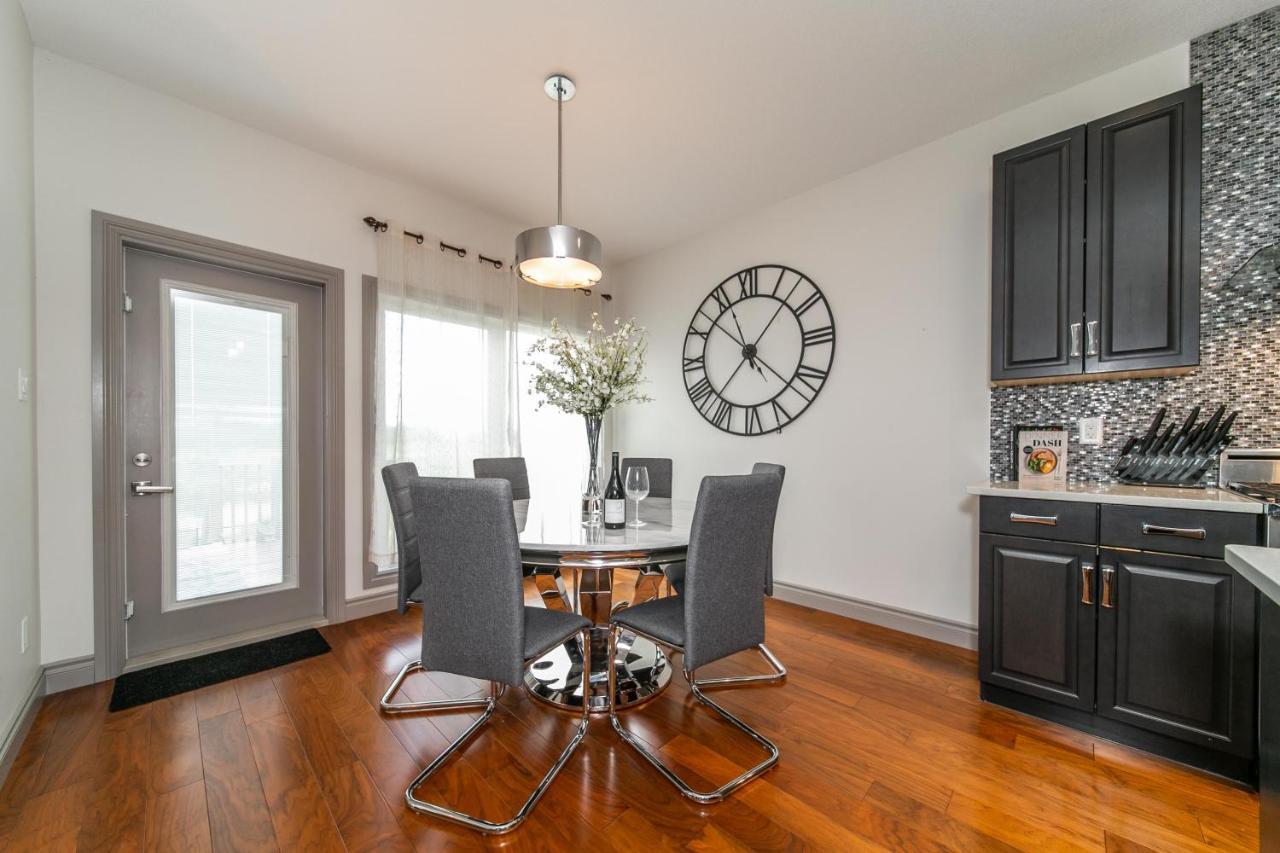 Lakeview Luxury Home - Double Garage Parking - Foosball Table - King Beds - Fast Wi-Fi -Free Netflix Edmonton Exteriör bild