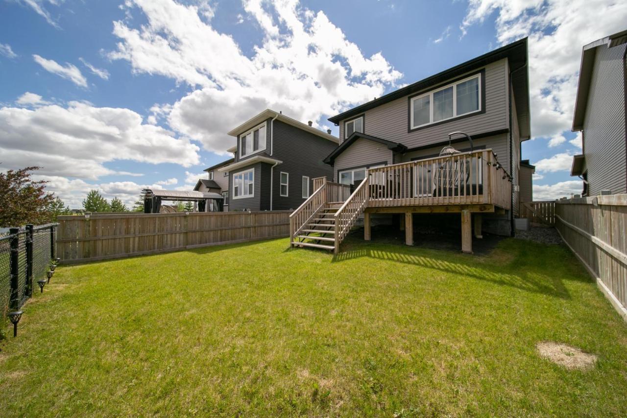 Lakeview Luxury Home - Double Garage Parking - Foosball Table - King Beds - Fast Wi-Fi -Free Netflix Edmonton Exteriör bild